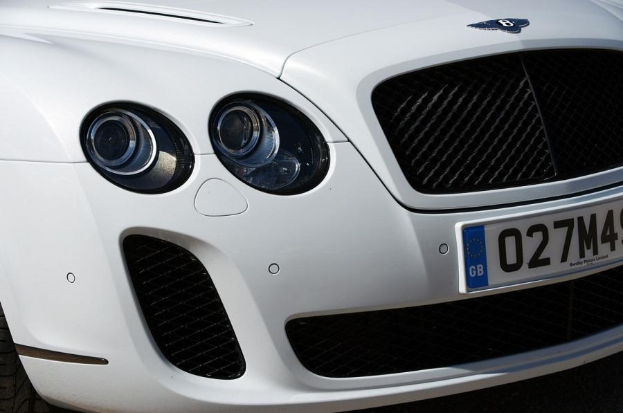 Детали экстерьера Bentley Continental SuperSports Convertible 2010 года  (фото 4 из 108)